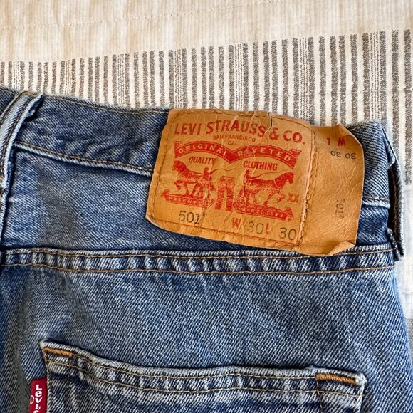 Levi's Jeans Mens 30x28 Blue 501 Medium Wash Cotton Denim Pants - Picture 3 of 5